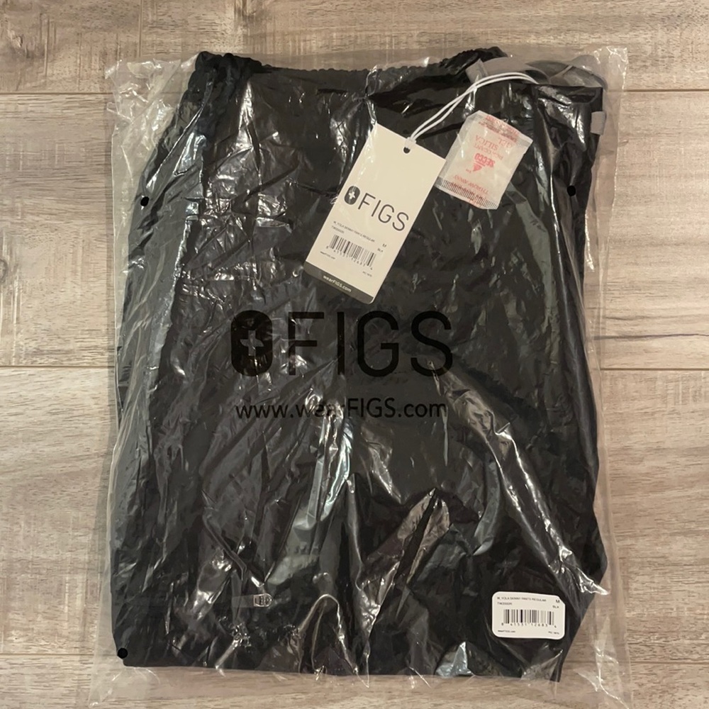 FIGs Yola Black Regular Length Scrub Pant